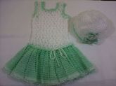 vestido verde com capéu