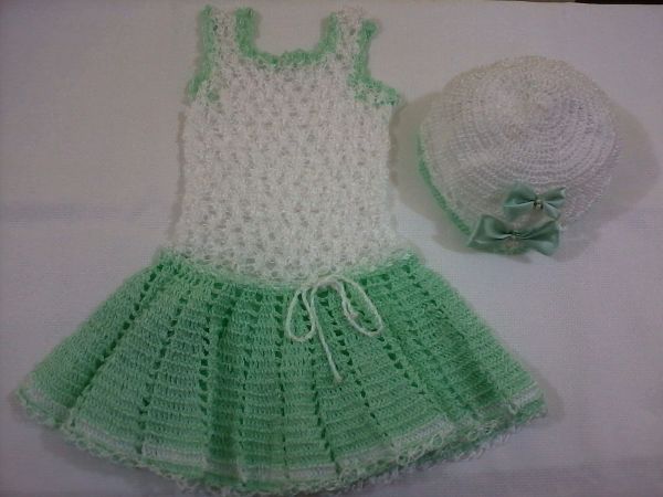 vestido verde com capéu